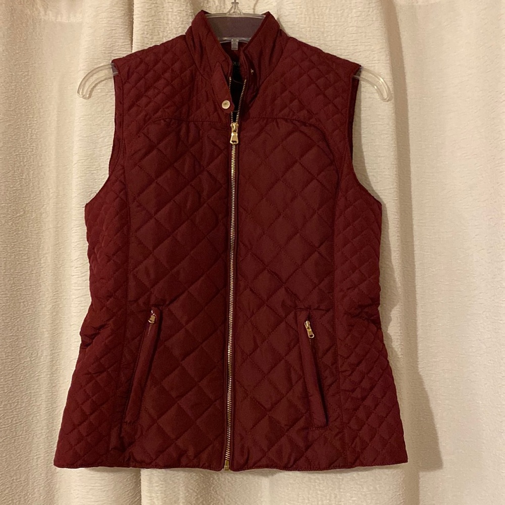Women’s vest in deep red